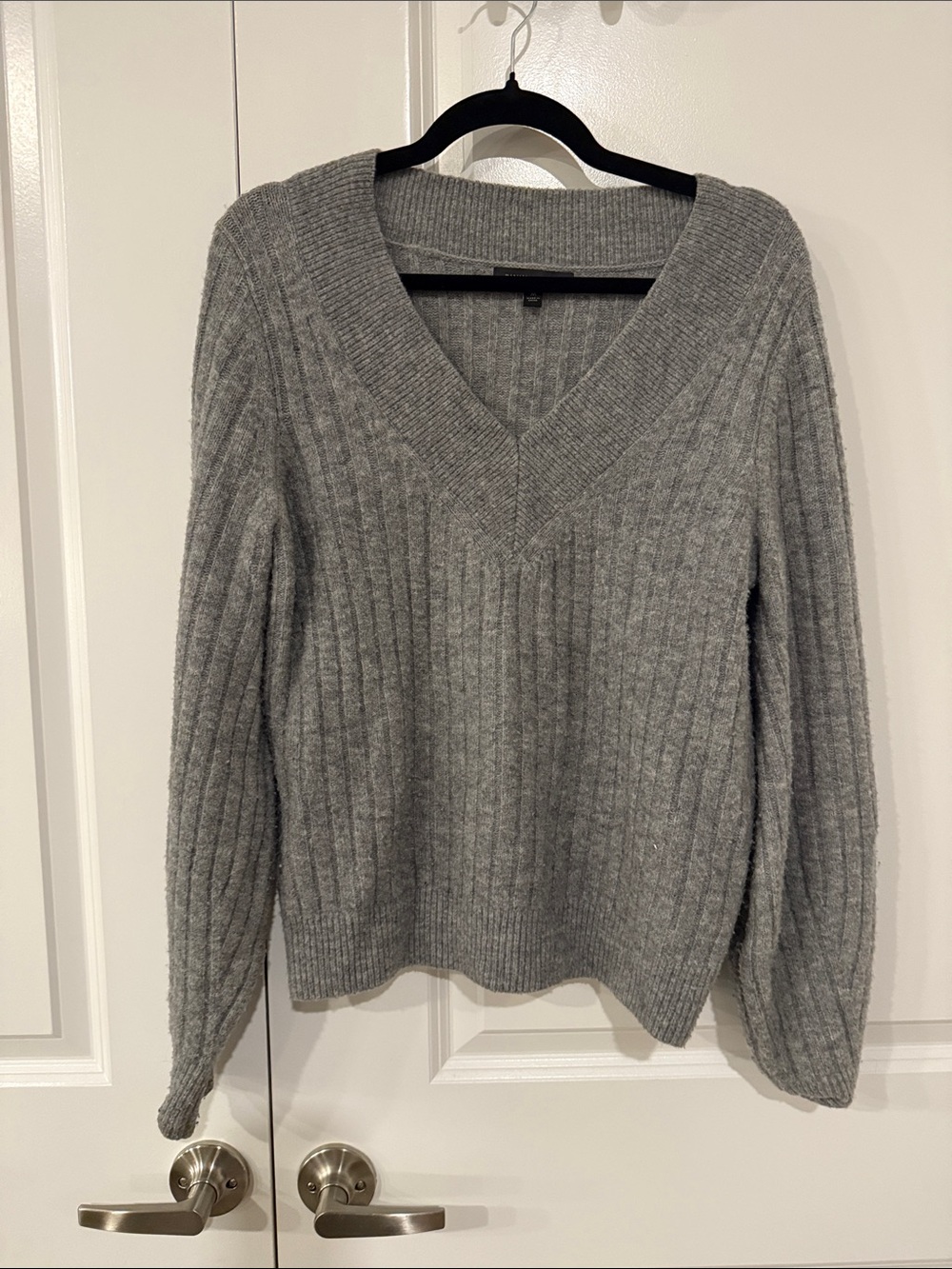 Banana Republic Light Gray Ribbed V-Neck Sweater